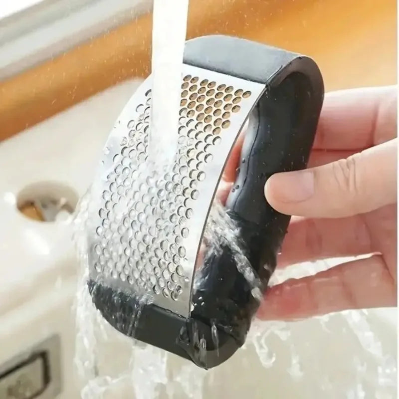 Stainless Steel Garlic Press, Heavy Duty Manual Garlic Crusher & Mincer, Handheld Kitchen Tool for Garlic & Ginger