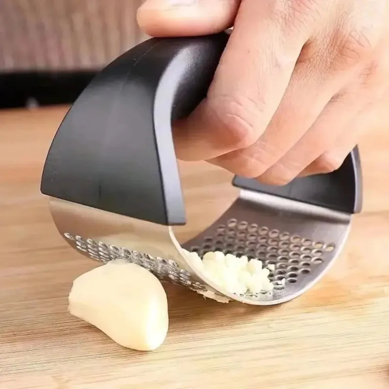 Stainless Steel Garlic Press, Heavy Duty Manual Garlic Crusher & Mincer, Handheld Kitchen Tool for Garlic & Ginger